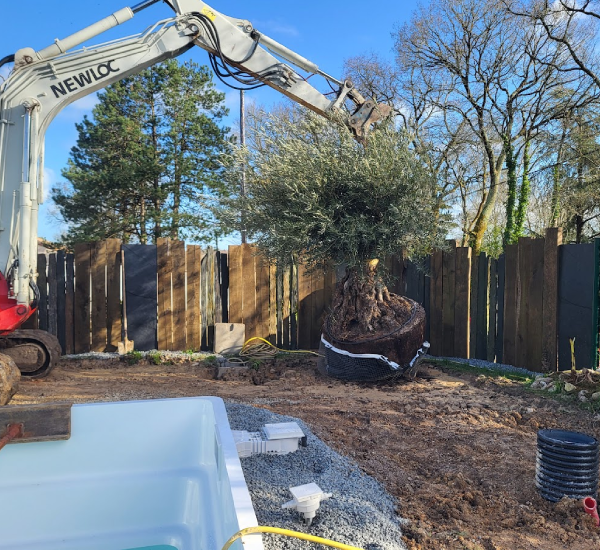 Vue aérienne d'un décaissement de terrain pour une maison neuve.